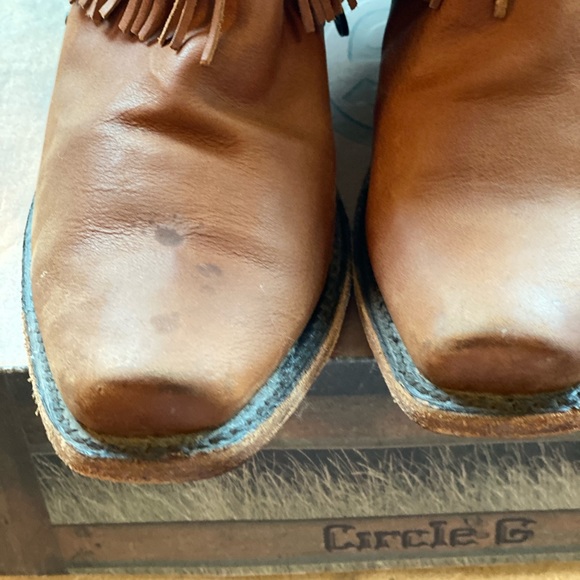 Boots - Picture 3 of 6